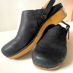 Dansko Berry Leather Buckle Strap Detail Block Heel Clogs Womens 40